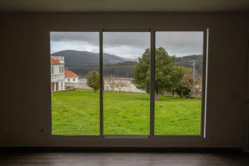 Beachfront Surf & Holiday House, Up To 12 Persons