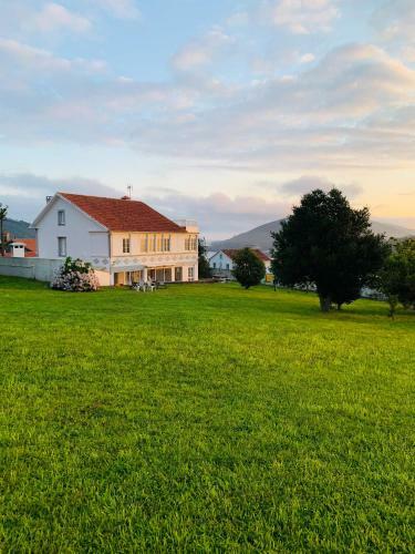 Beachfront Surf & Holiday House, Up To 12 Persons