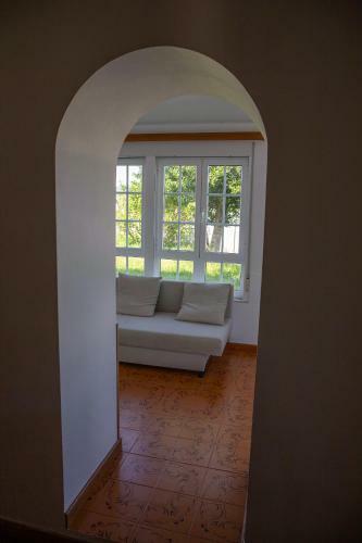 Beachfront Surf & Holiday House, Up To 12 Persons