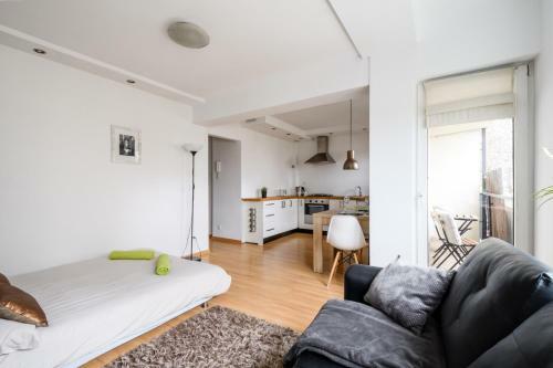 Balcony Apartment Near Old Town