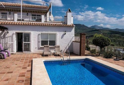 Villa Rosana Lake Vinuela