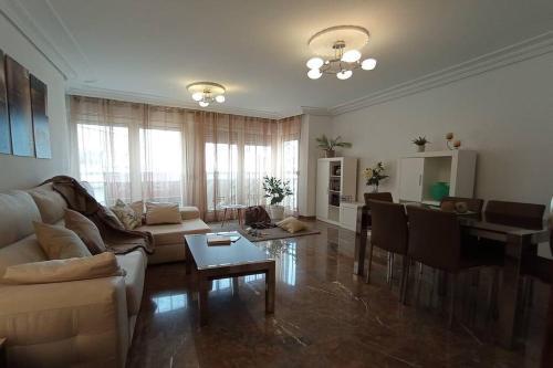 Apartamento Piso C�ntrico 5 Hab (204 M�) A 300 Mts Mar