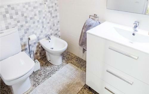 Beautiful Apartment In Vinar�s With 3 Bedrooms