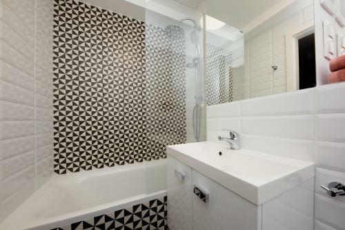 Oomph Warsaw Downtown Apartments