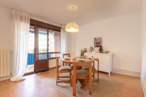 Beach II Apartment By Aston Rentals
