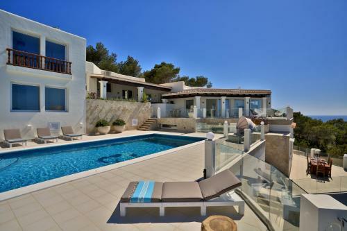 Villa C'an Petra, Carrer Club Robinson