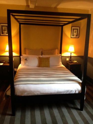 Hotel The Crown And Thistle