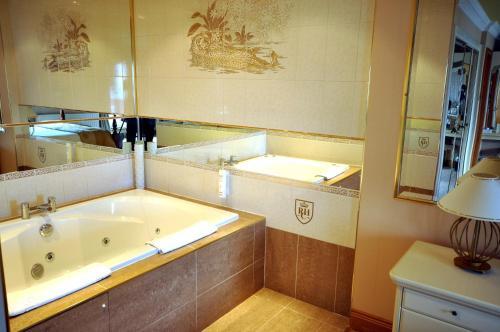 Royal Court Hotel