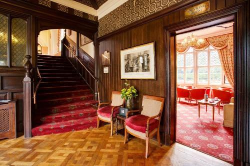 Best Western Plus Grim's Dyke Hotel