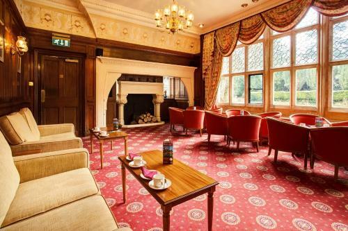 Best Western Plus Grim's Dyke Hotel