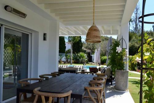 New 4 Bed Designer Villa With Pool