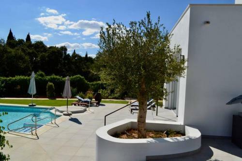 New 4 Bed Designer Villa With Pool