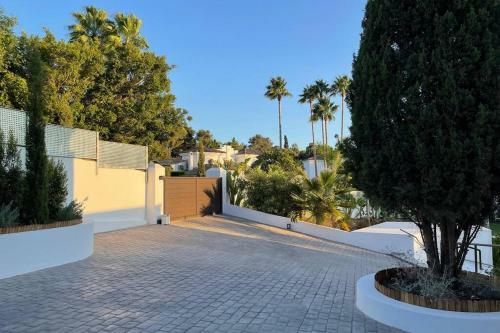 New 4 Bed Designer Villa With Pool