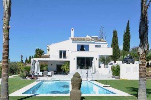 New 4 Bed Designer Villa With Pool
