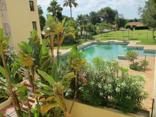 Apartamento Reformado En Sotogrande Con Piscina Y Garaje