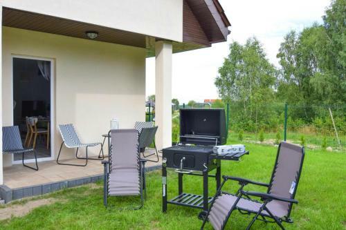 Holiday Home, Debina