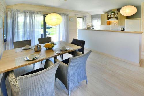 Holiday Home, Oswino
