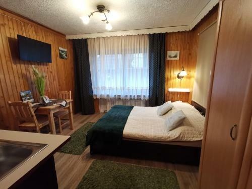 Pokoje Go?cinne U Paliderki