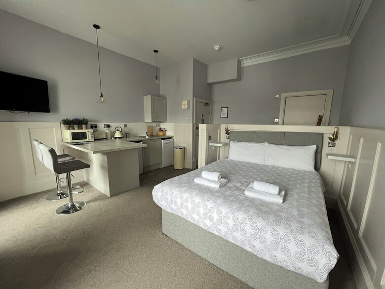 Hostal The Kelvin Hotel