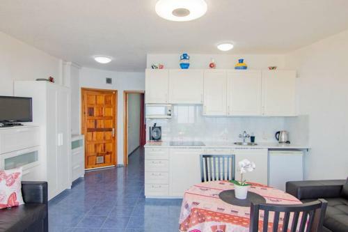 Ocean Breeze Apartment