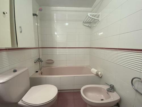 R126 Beachfront Apartment Sant Salvador