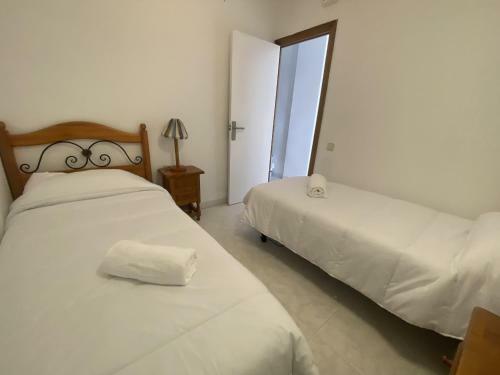 R126 Beachfront Apartment Sant Salvador
