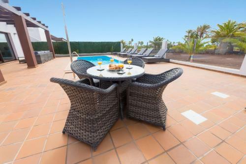 5 Star Luxury Villa, Private Heated Pool, Golf & Sea Views.