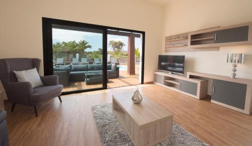 5 Star Luxury Villa, Private Heated Pool, Golf & Sea Views.
