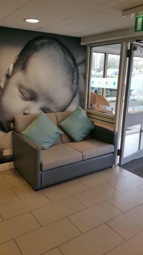 Hotel Ibis Budget Warrington Lymm Services