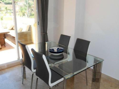 15 Sunny Apartment, Terrace, Wifi!