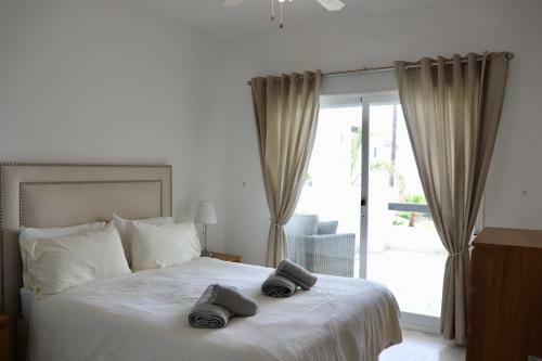 Lets In The Sun Arruzafa Playa Apartment