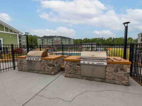 Luxury Keyless Smart Apartment W/indoor Fireplace