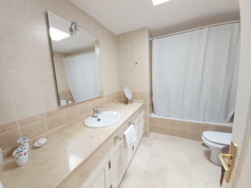 Spacious Apartment With Jacuzzi And Pool Access