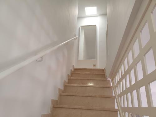 Apartamento Modern Family Home Above Swimming Pool
