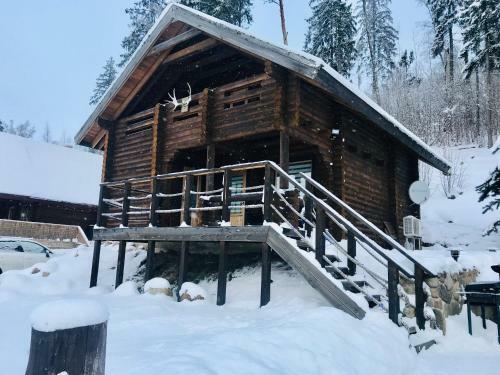 Lodge K�lmam�e Puhkemaja
