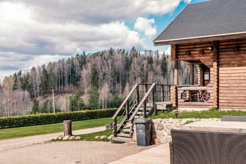 Lodge K�lmam�e Puhkemaja