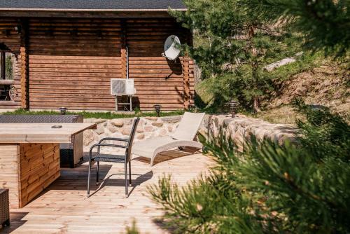 Lodge K�lmam�e Puhkemaja