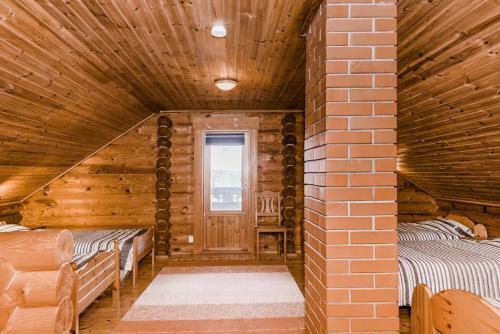 Lodge K�lmam�e Puhkemaja