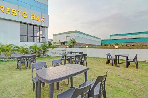 Oyo Flagship 84176 Hotel Savali