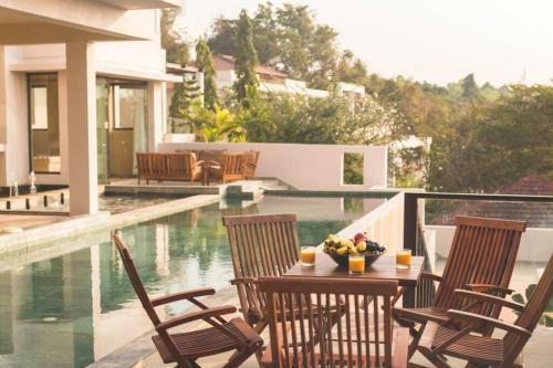 Villa Cliffhouse By Hireavilla, Candolim