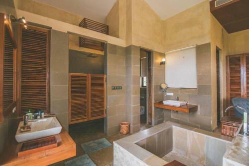 Villa Cliffhouse By Hireavilla, Candolim