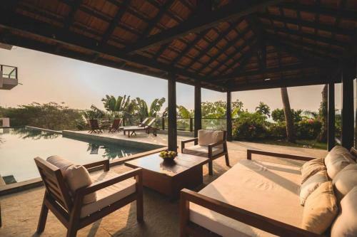 Villa Cliffhouse By Hireavilla, Candolim