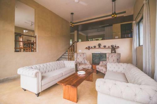 Villa Cliffhouse By Hireavilla, Candolim