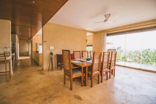 Villa Cliffhouse By Hireavilla, Candolim