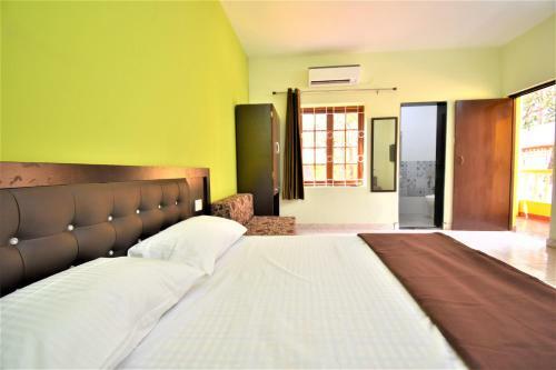 Hotel 10 Candolim Goa