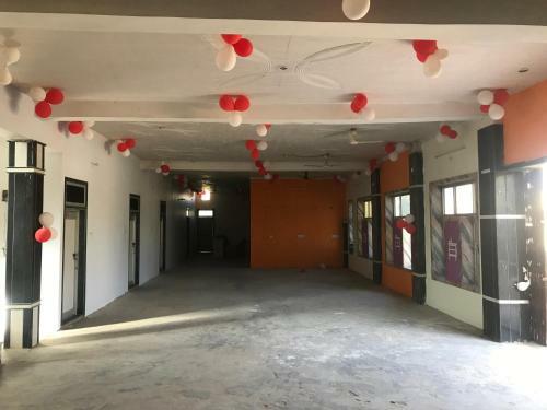 Pop 85033 Hotel Chandravanshi