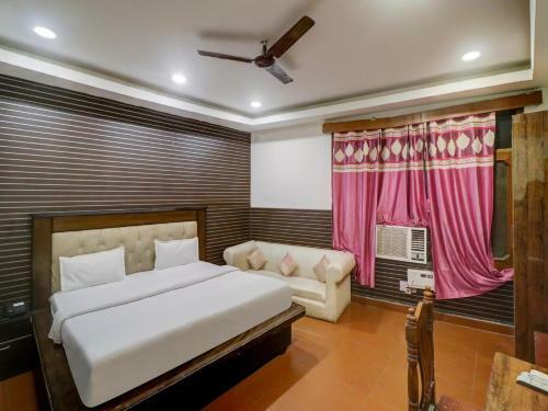 Hotel Capital O 82559 Royal Plaza