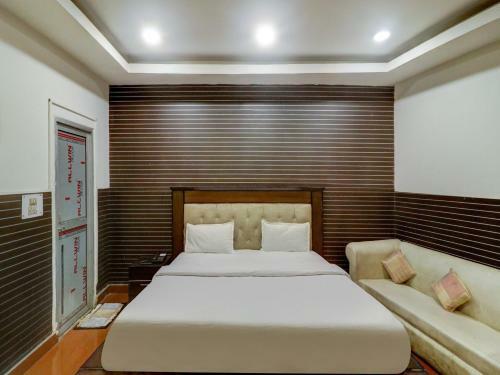 Hotel Capital O 82559 Royal Plaza