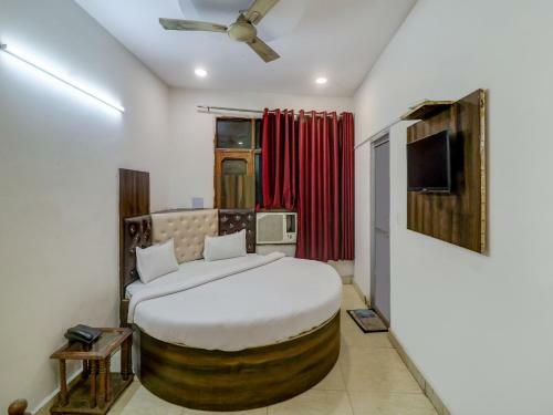 Hotel Capital O 82559 Royal Plaza