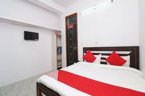 Hotel Oyo 18395 Star Palace